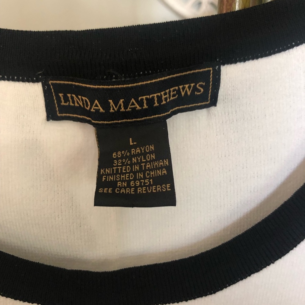 Linda Mathews knit scoop neck top with 2/4 sleeves.  Never worn NWOT size LGE - Picture 3 of 5